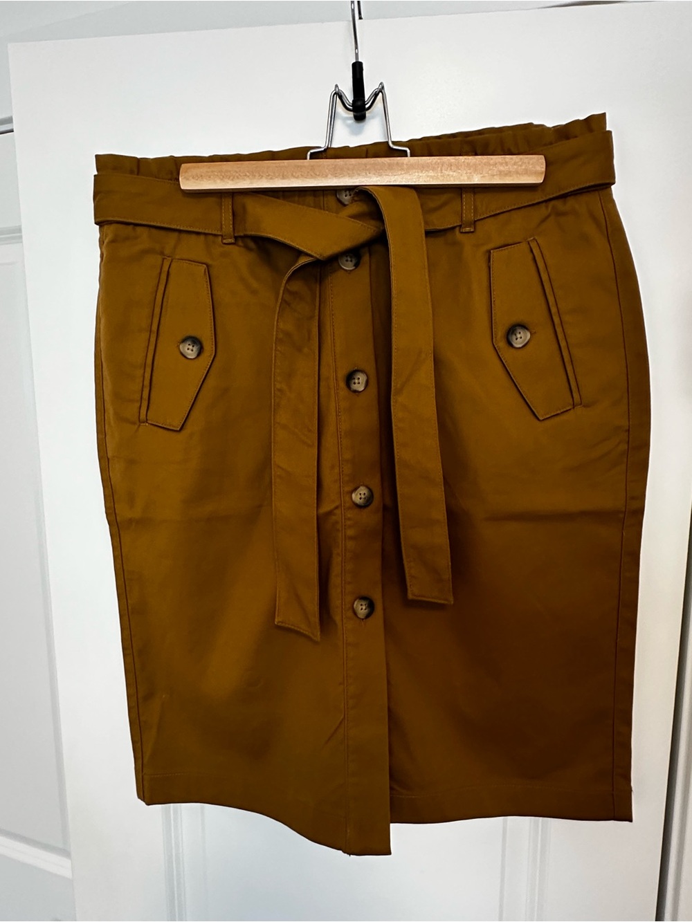 RW & CO - Large, Women’s Button-Front Belted Skirt - Brown
